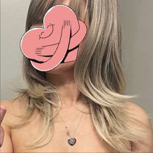 Ash blond synthetic with with side bangs